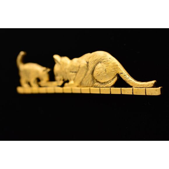 Vintage Cat Pin Brooch Kitten Brushed Antiqued Gold Eating Drinking AS IS BinAH - Picture 2 of 12